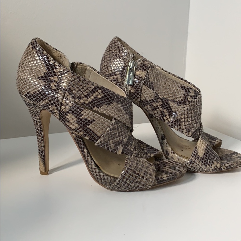 Michael Kors Snakeskin heels (7.5)